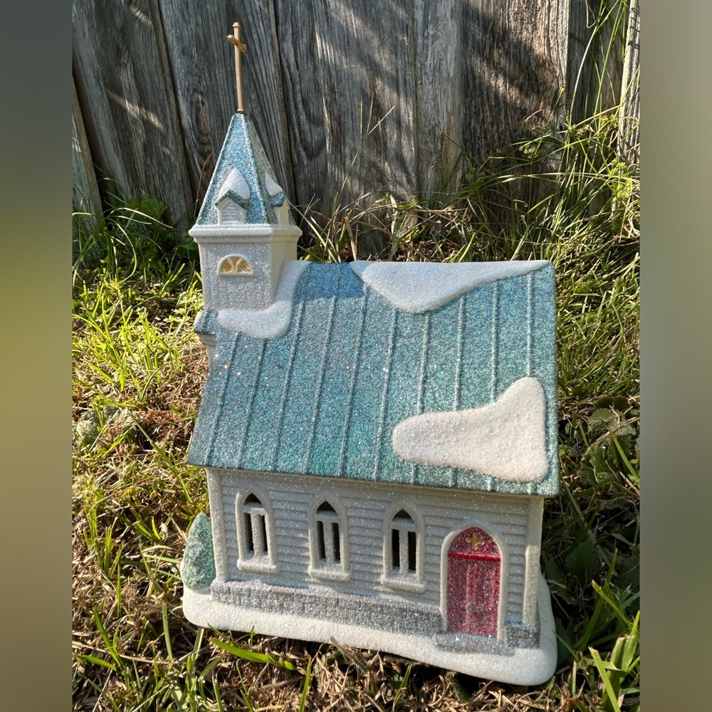 First Frost by Department 56 Lighted Porcelain “Cedar Isles Church” - Picture 13 of 17